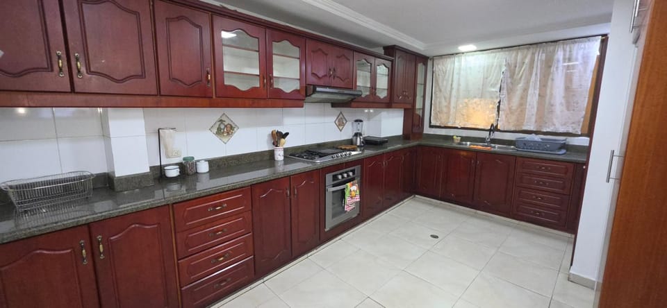 Amplio Departamento en Loja Cuatro Habitaciones y Garaje Apartment in Loja