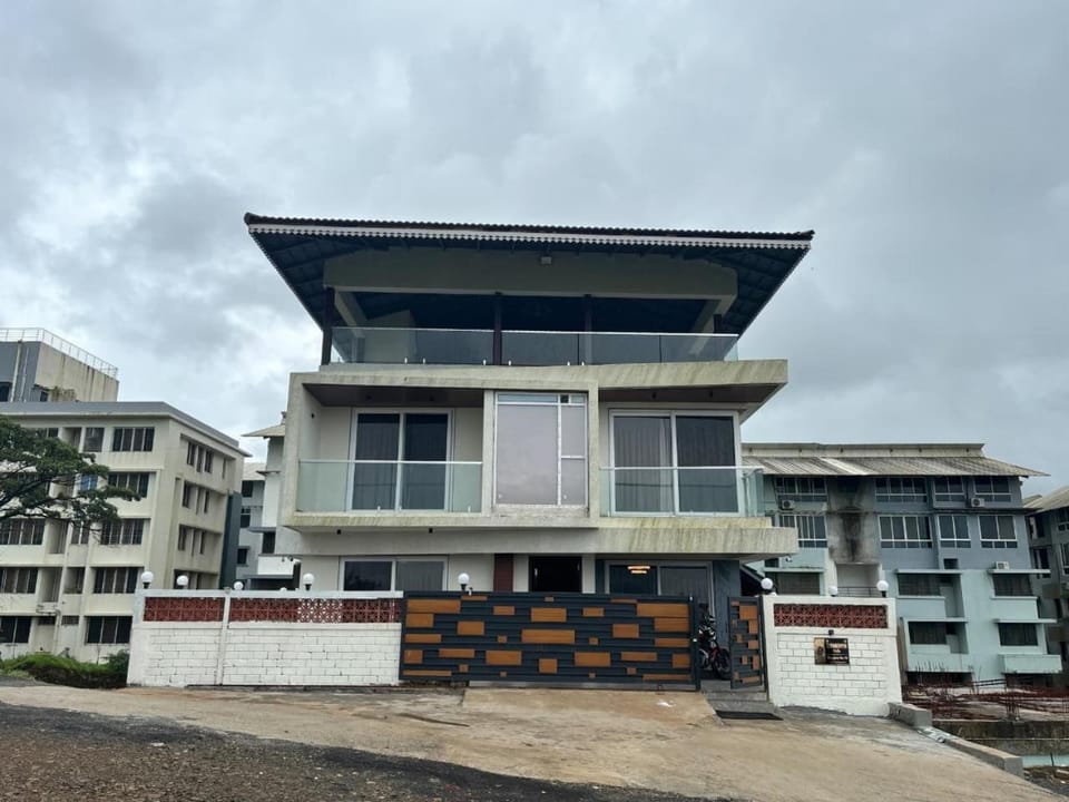 Property building, Day