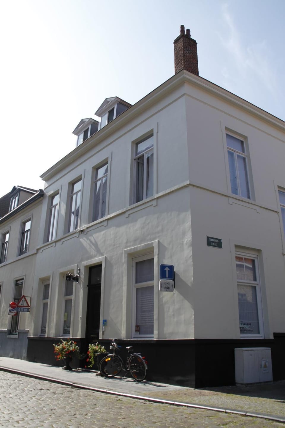 Facade/entrance