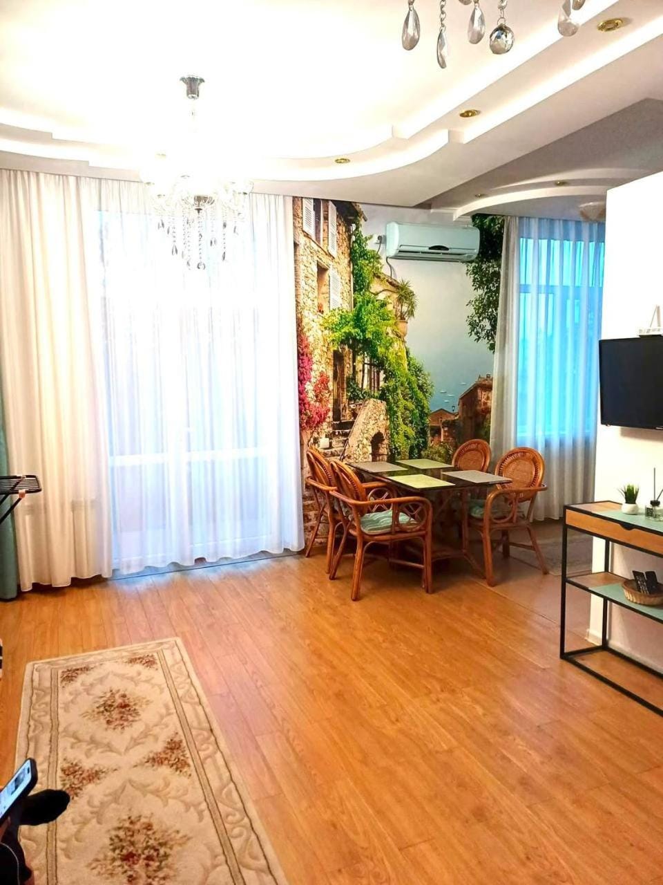 TV and multimedia, Seating area, Dining area, air conditioner