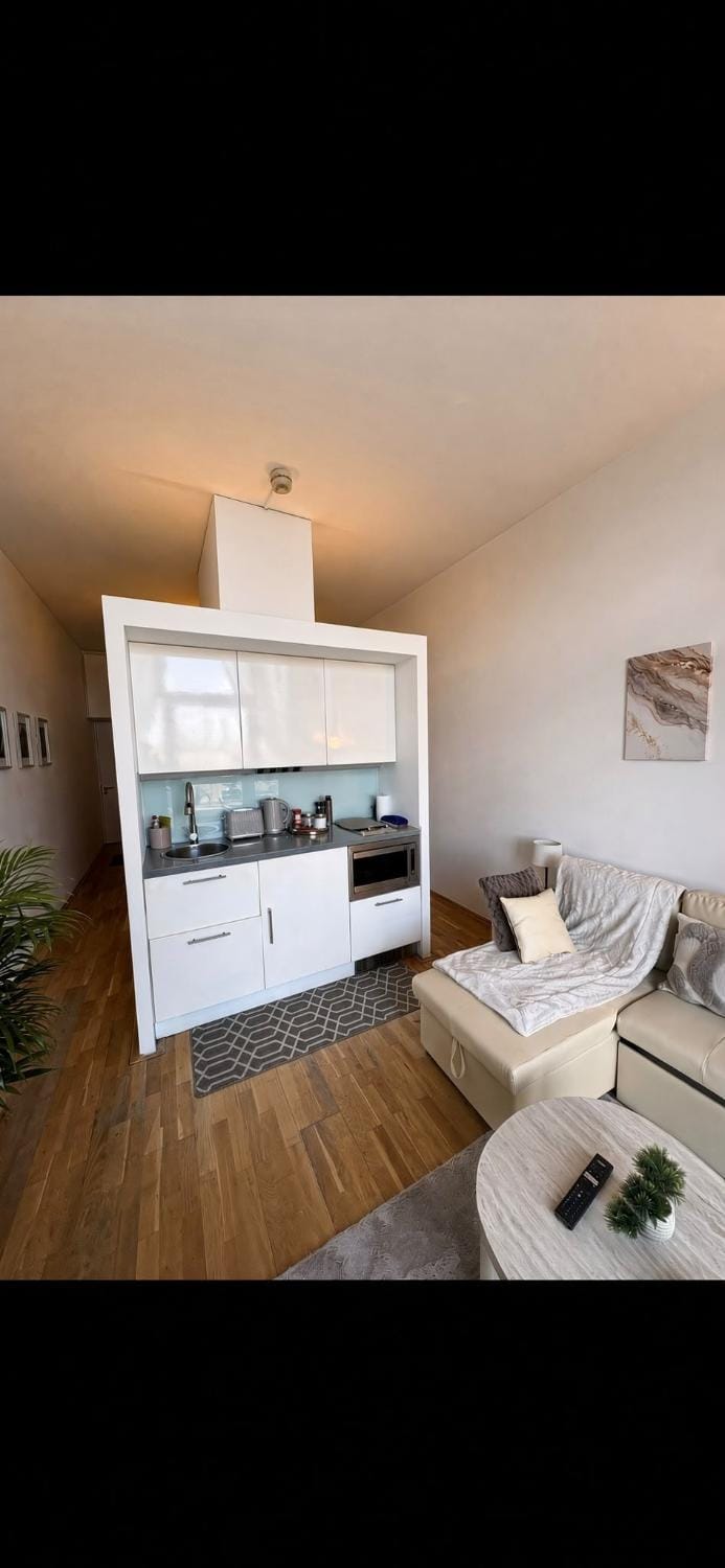 Waterfront Studio Salford Quays, Near Old Trafford Apartment in Salford