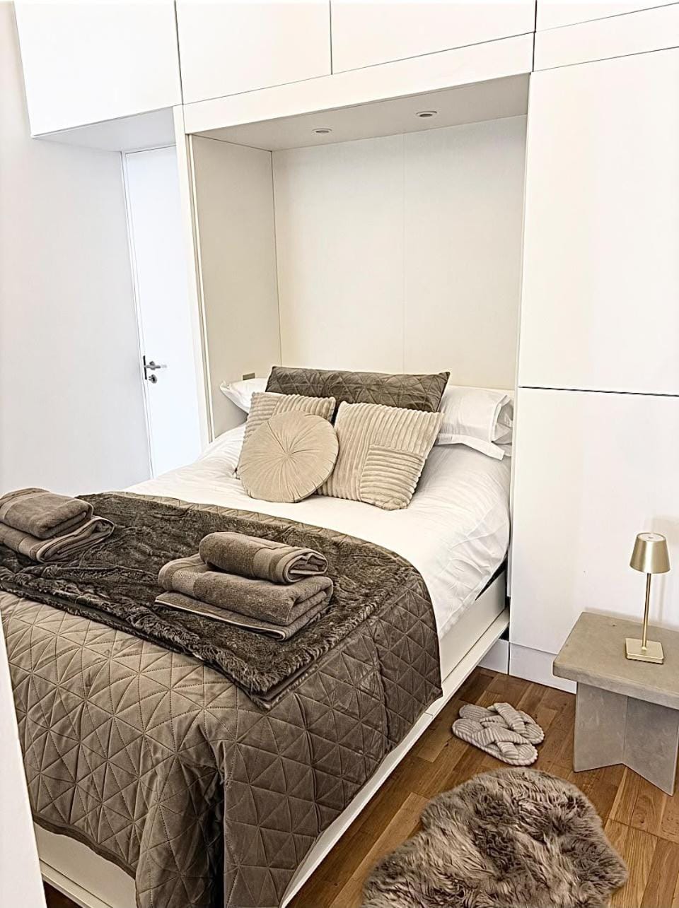 Waterfront Studio Salford Quays, Near Old Trafford Apartment in Salford