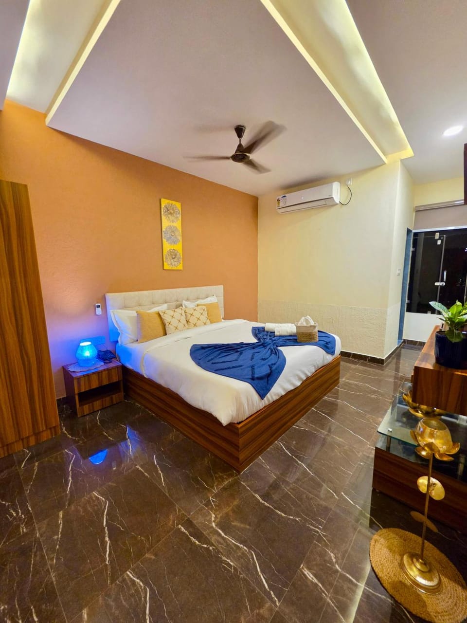 Bed, Photo of the whole room, Bedroom, air conditioner