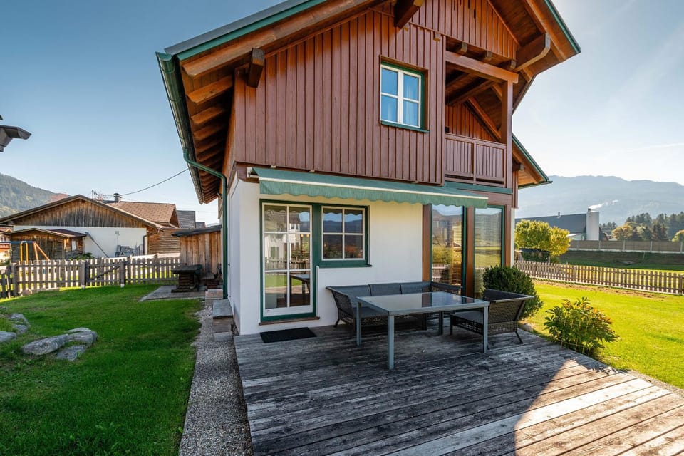 Property building, Balcony/Terrace, Balcony/Terrace, Dining area, Garden view