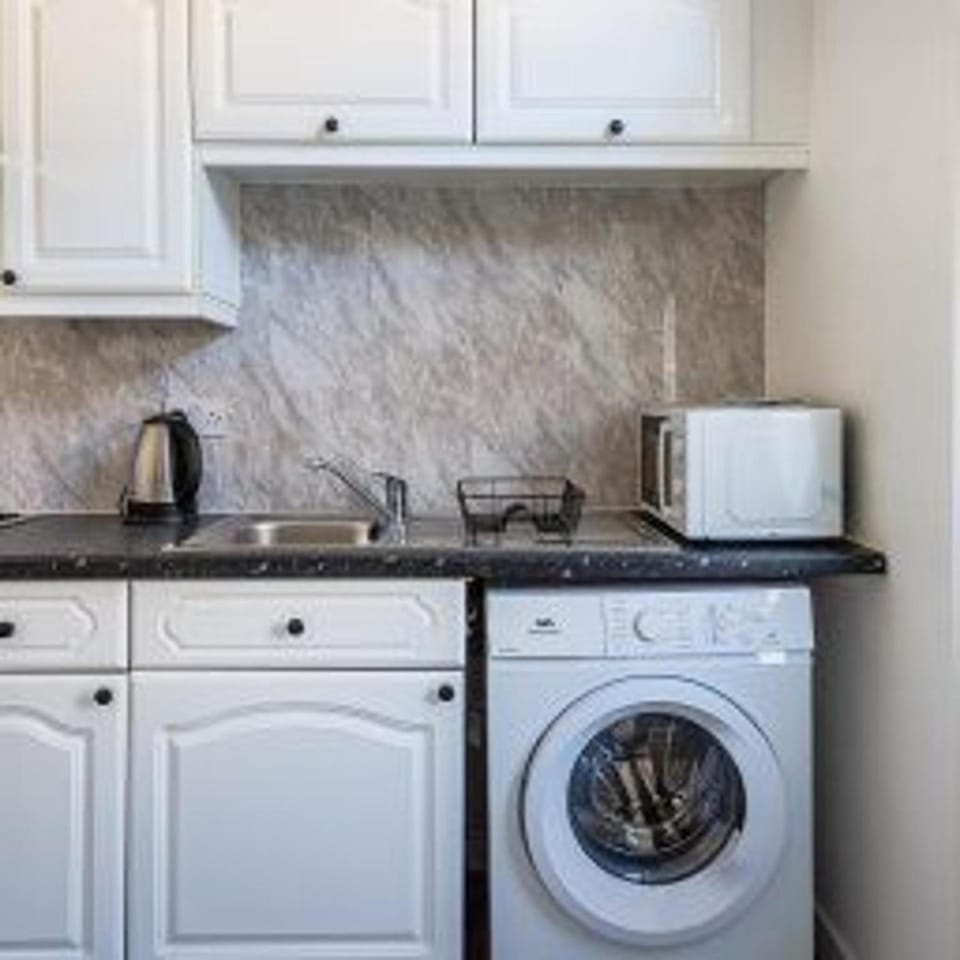 Modern 3-Bed Home Sleeps 5 Free Parking House in Gateshead