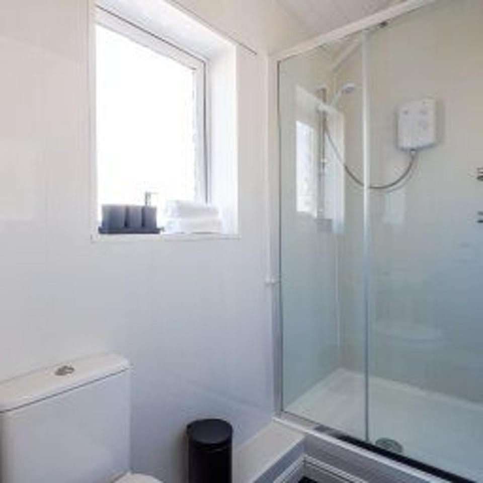 Modern 3-Bed Home Sleeps 5 Free Parking House in Gateshead