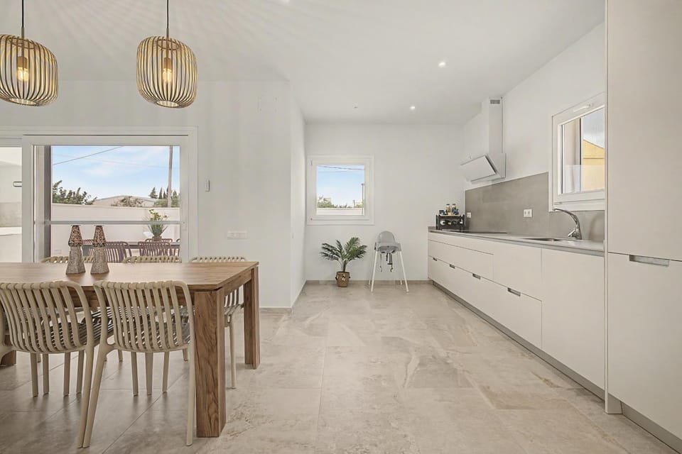 Property building, Kitchen or kitchenette, Living room