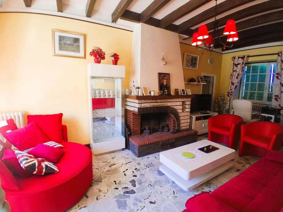 Communal lounge/ TV room, Living room