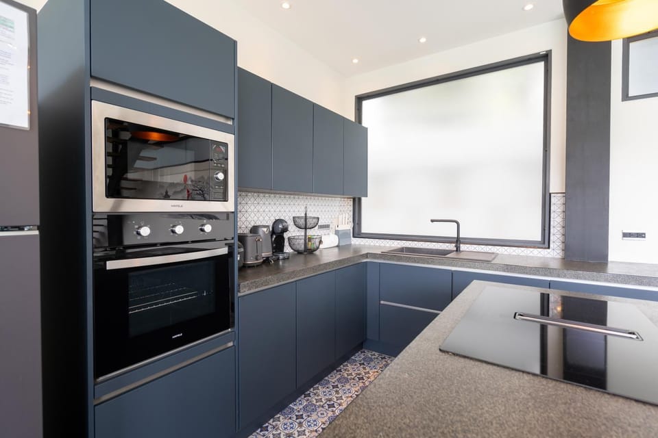 Kitchen or kitchenette, oven