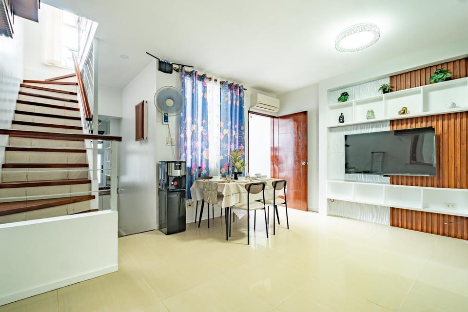 Communal lounge/ TV room, Dining area