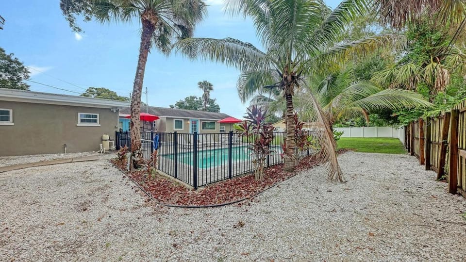 Pool, Spacious House, Close to Beaches and Downtown House in Sarasota