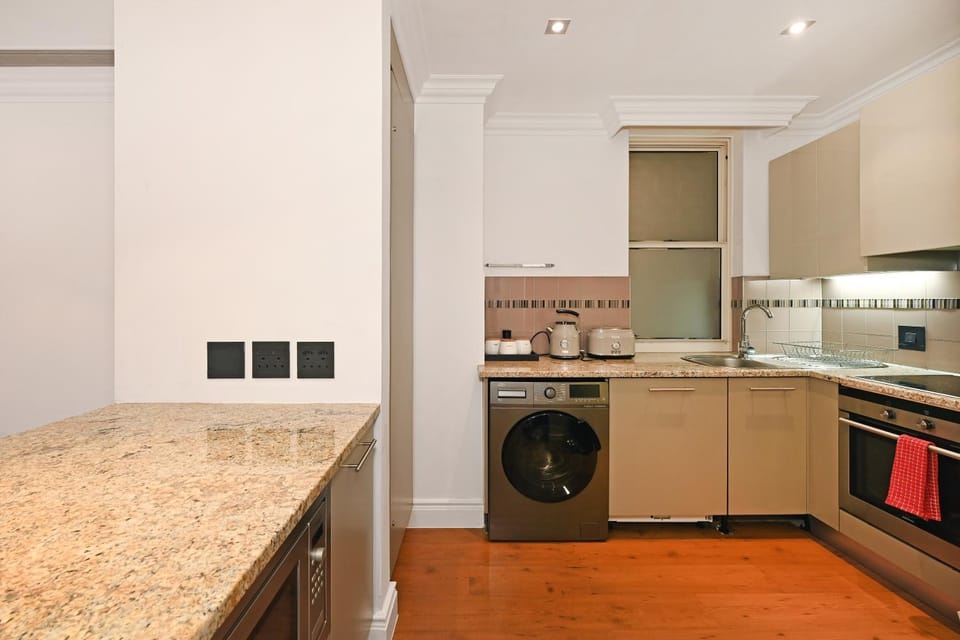 Luxury Cape Royale Suite Apartment in Cape Town