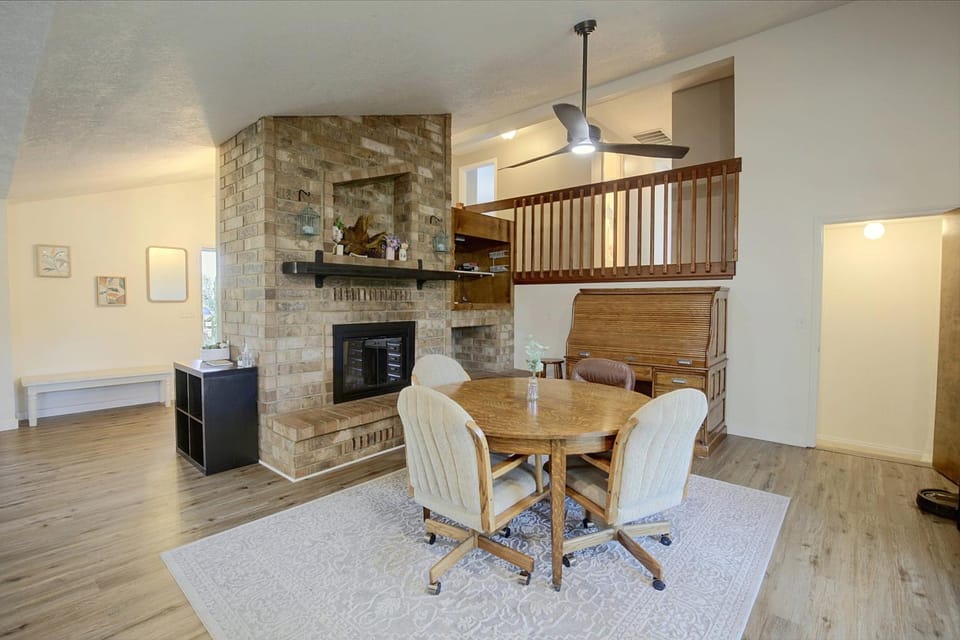 Private Hot Tub & Mtn Views! Salem Escape House in Salem