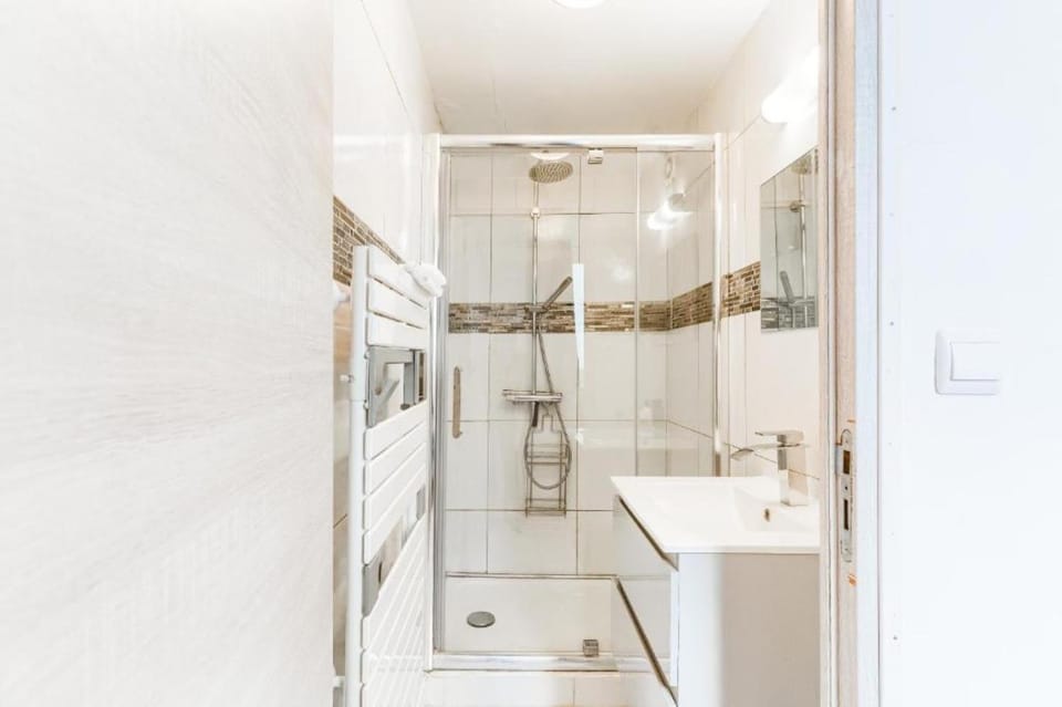 Bathroom, Living room