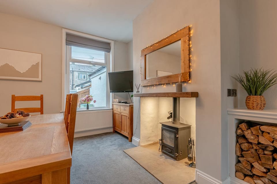 Richmond View Central Clitheroe with Log Burner House in Clitheroe