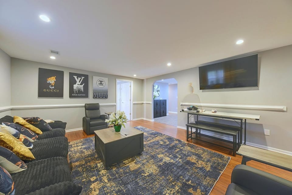 Hidden Orangeburg Gem! Spacious modern Deco Ranch House in Orangeburg