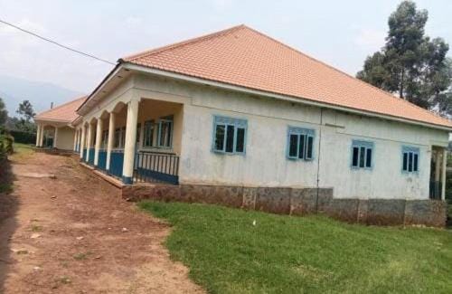 sirro safaris uganda Vacation rental in Uganda