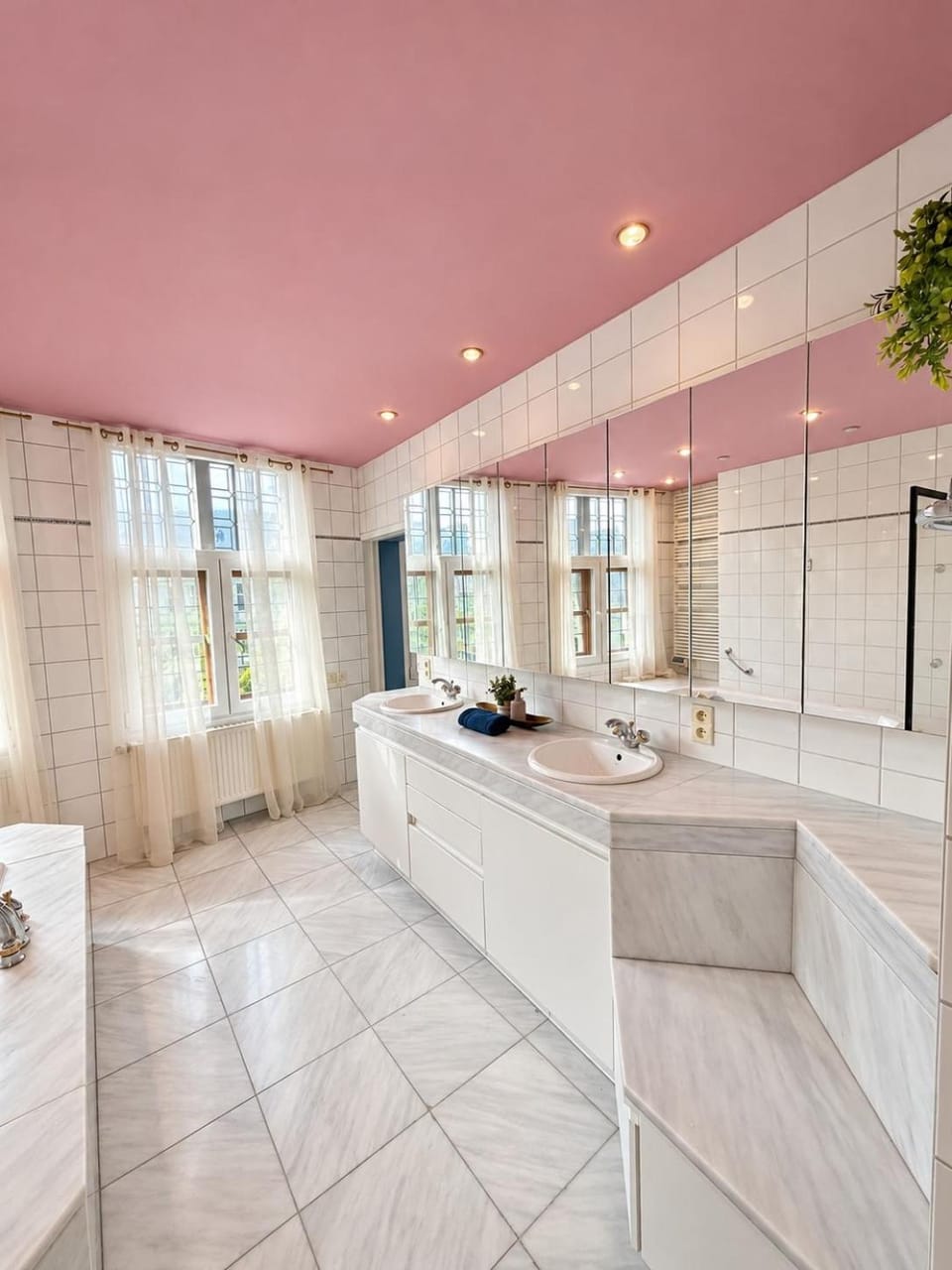 Maison Céleste 2 The Cathedral Hideaway 7p Apartment in Antwerp