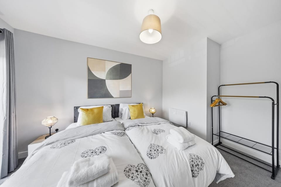 Sea view Long & Short stay 2 bedroom in Maidstone Apartment in Maidstone