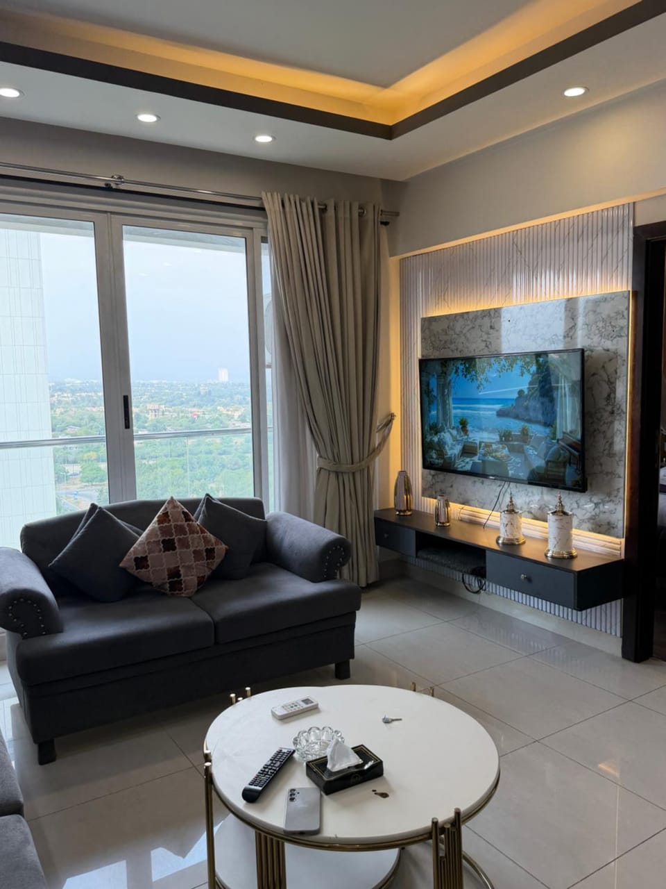 Communal lounge/ TV room, TV and multimedia, Living room, Seating area, Evening entertainment