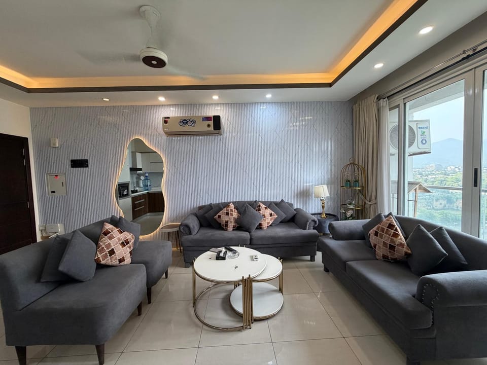TV and multimedia, Living room, Seating area, air conditioner