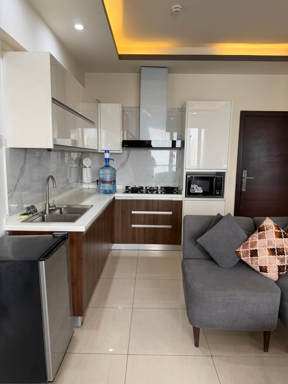Coffee/tea facilities, Kitchen or kitchenette, Living room, Seating area, Dining area, dishwasher, minibar, oven, pet friendly, stove, toaster