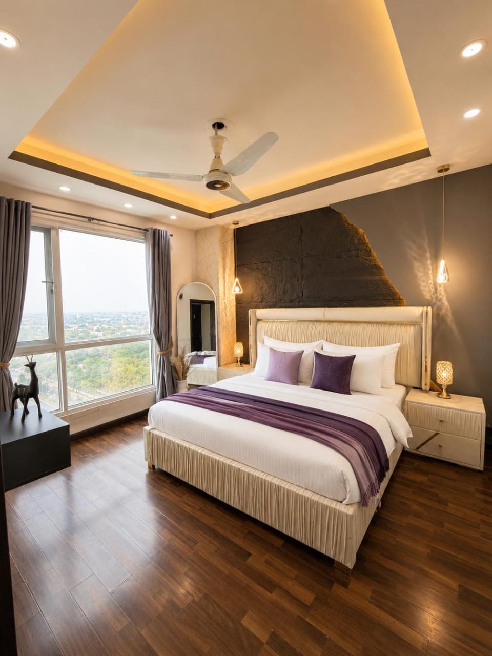 Bed, TV and multimedia, Photo of the whole room, Bedroom, fireplace