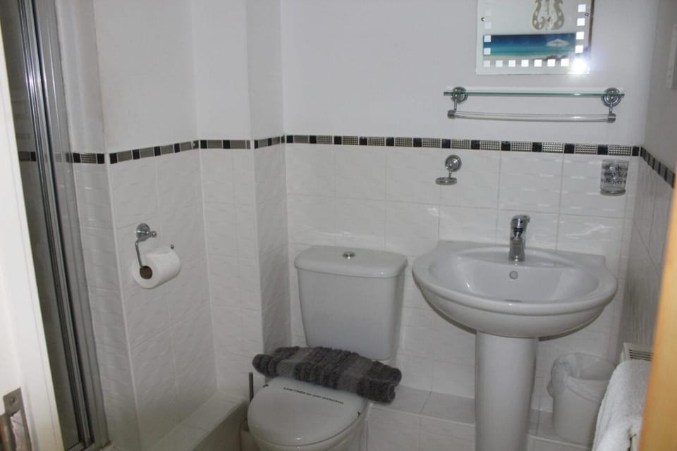 Shower, Toilet
