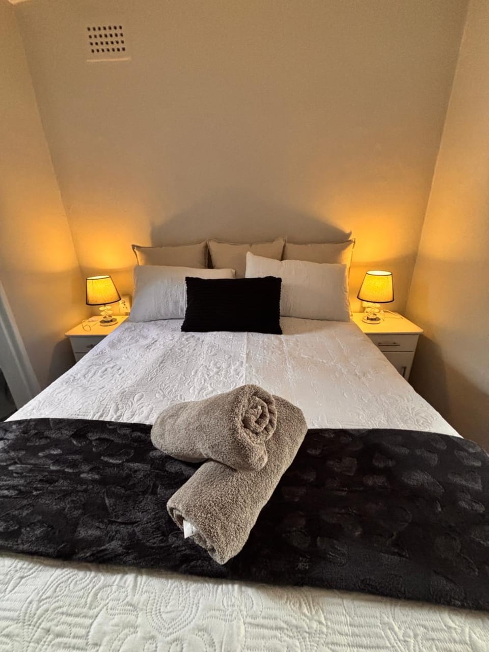 Bed, Photo of the whole room, towels