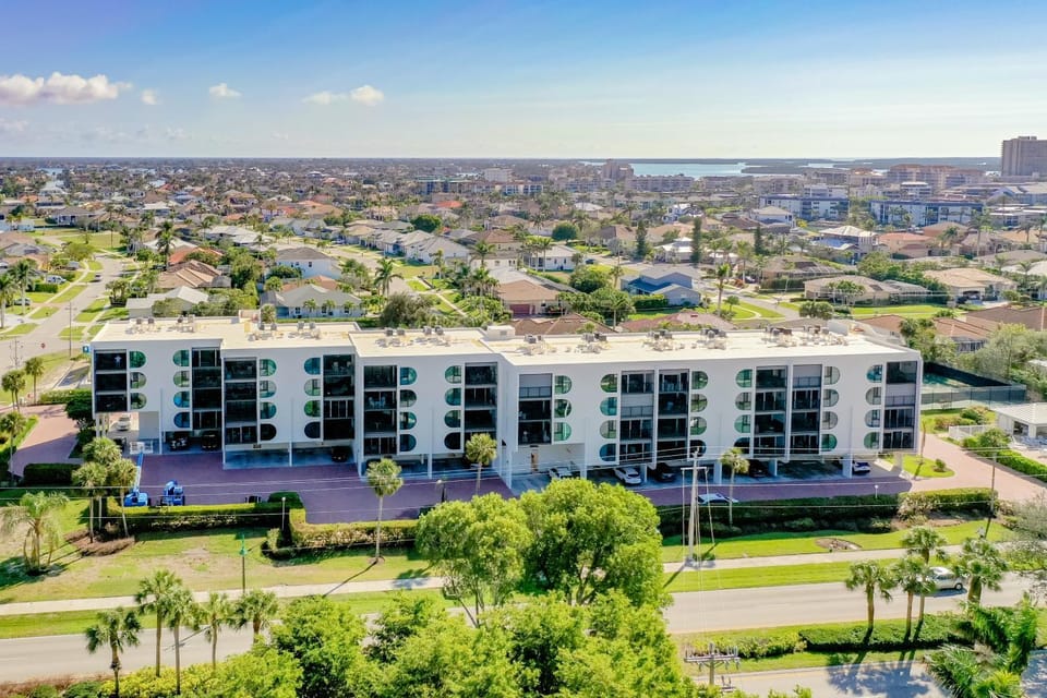 Property building, Day, Bird's eye view, Location