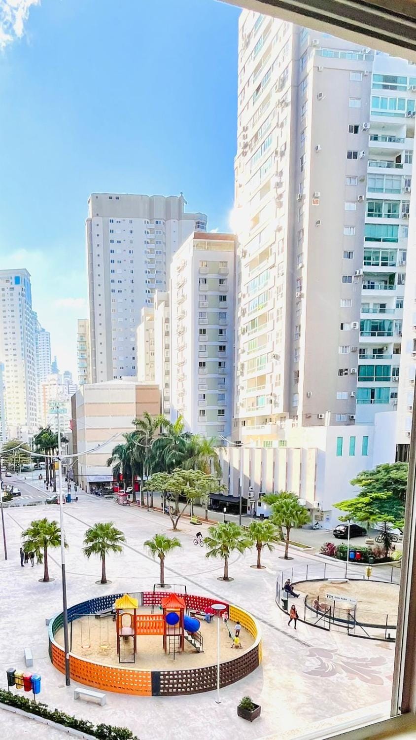 50 mts da Praia, Calçadão, e Atlantico Shopping Apartment in Camboriú