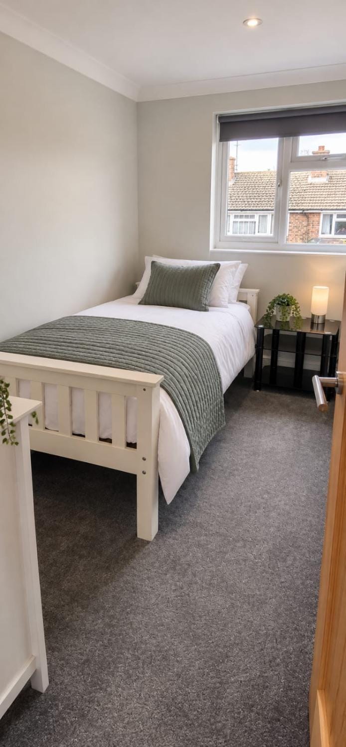 Bed, Photo of the whole room, Bedroom