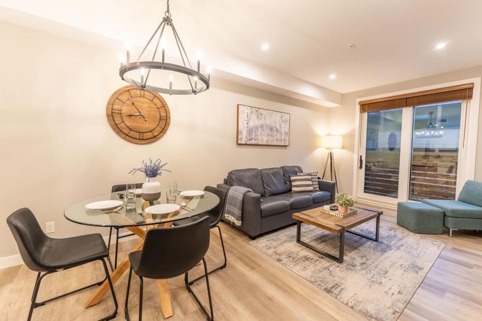 Tamarack Alpine Retreat Lux Spring Creek Condo House in Canmore