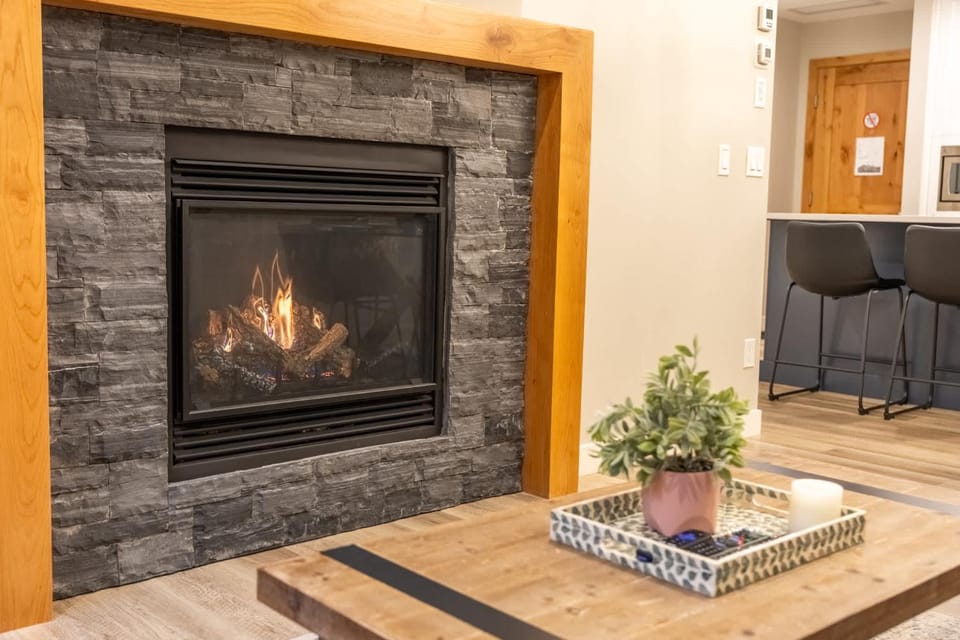 Tamarack Alpine Retreat Lux Spring Creek Condo House in Canmore