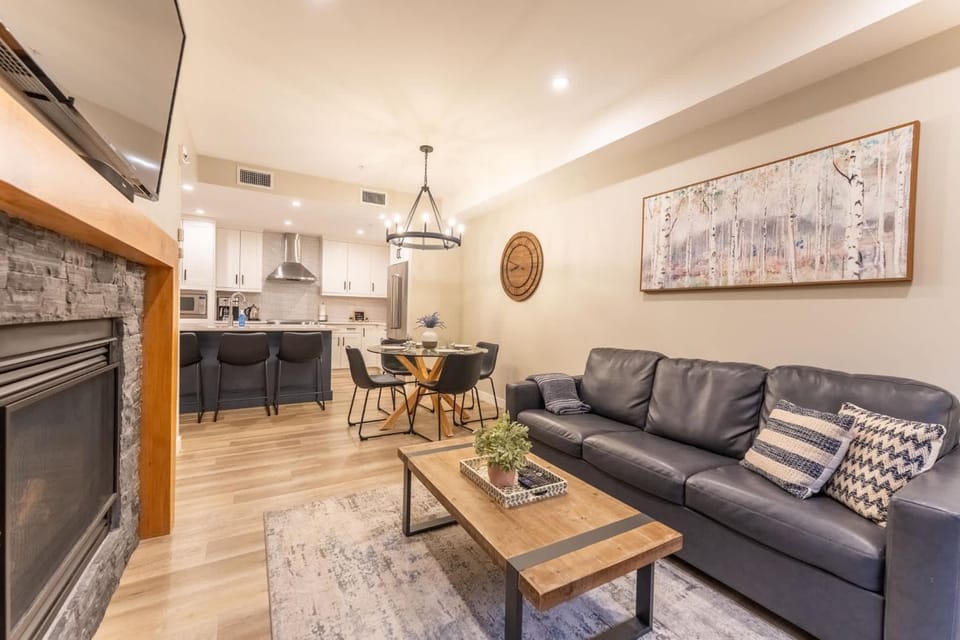 Tamarack Alpine Retreat Lux Spring Creek Condo House in Canmore