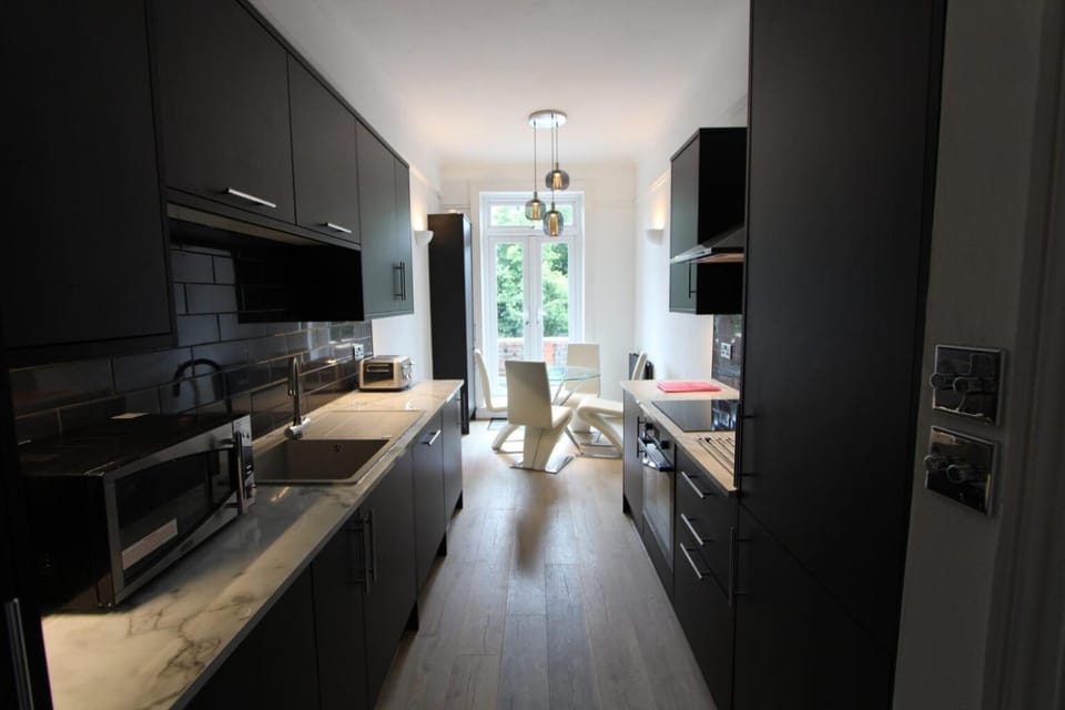 Kitchen or kitchenette, Dining area, dishwasher, oven, stove