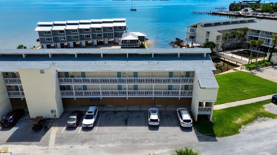 Seven C's at Cedar Cove! Waterfront Loft, Covered Balcony & Downtown! Apartment in Cedar Key