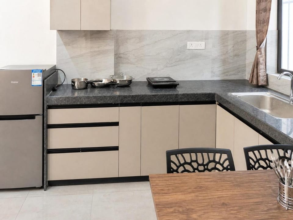 Nanak Stays 1Bhk in Thane West Apartment in Thane