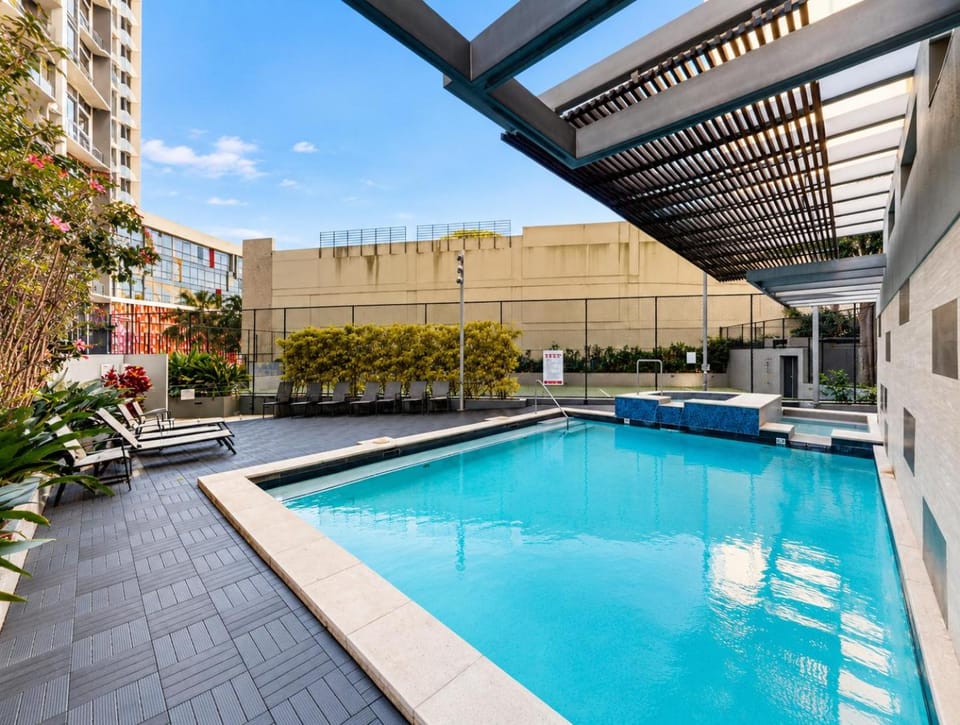 Property building, Day, Swimming pool
