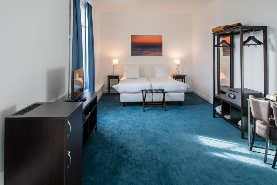 Day, TV and multimedia, Photo of the whole room, Seating area, Bedroom, On site