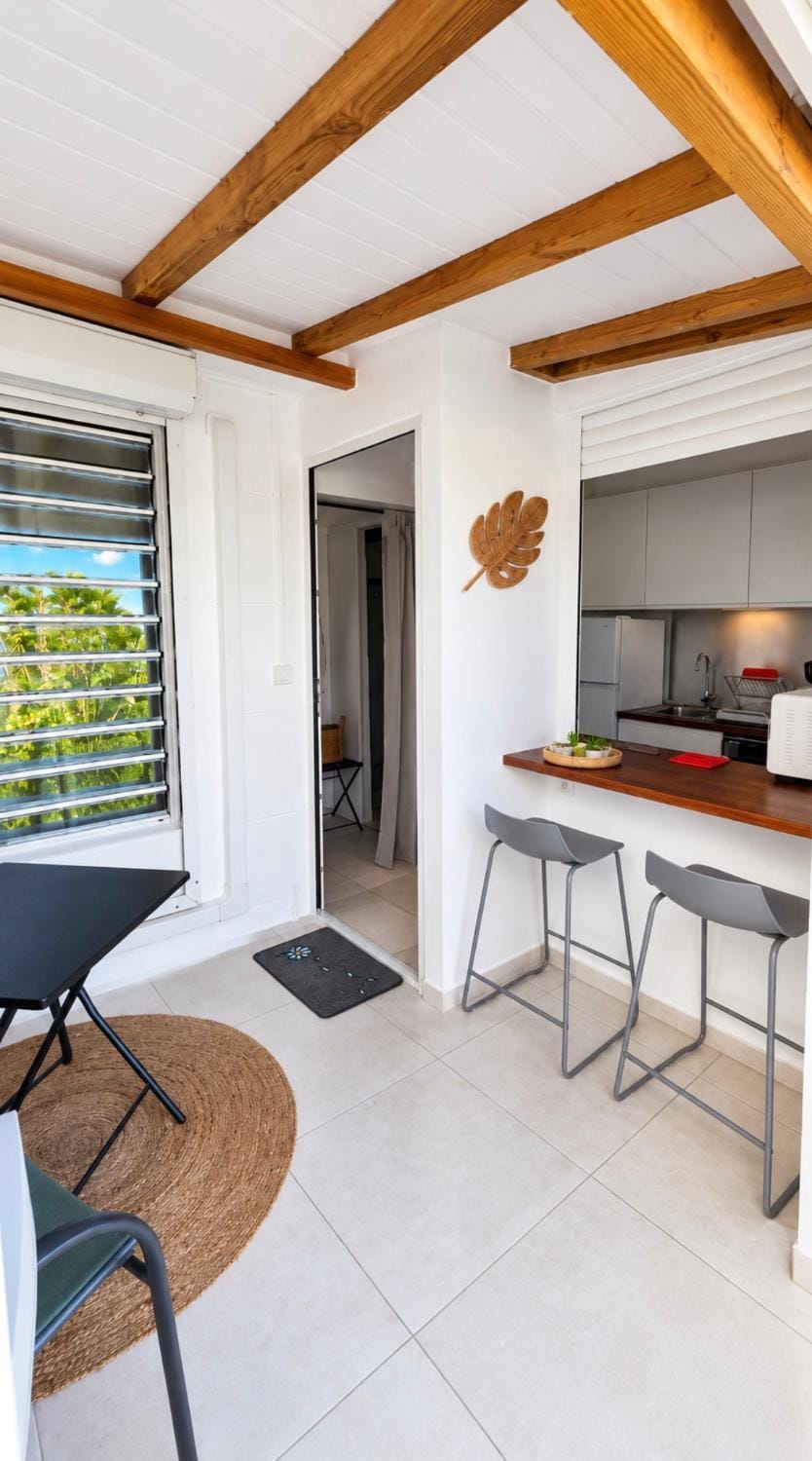 Facade/entrance, Dining area
