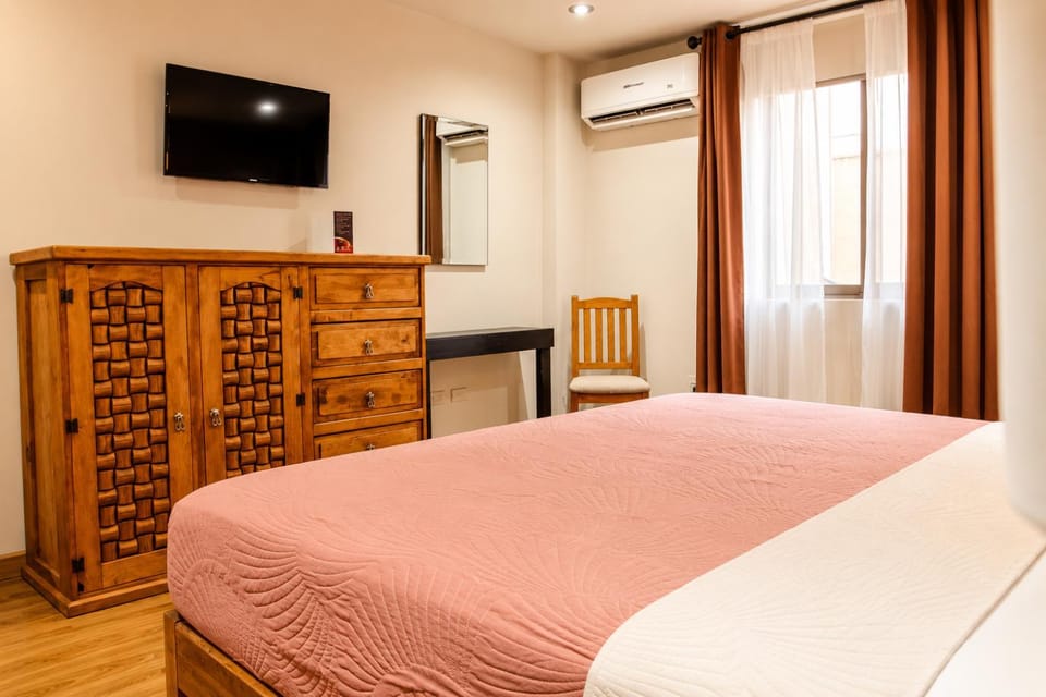 Bed, TV and multimedia, Photo of the whole room, Bedroom, air conditioner