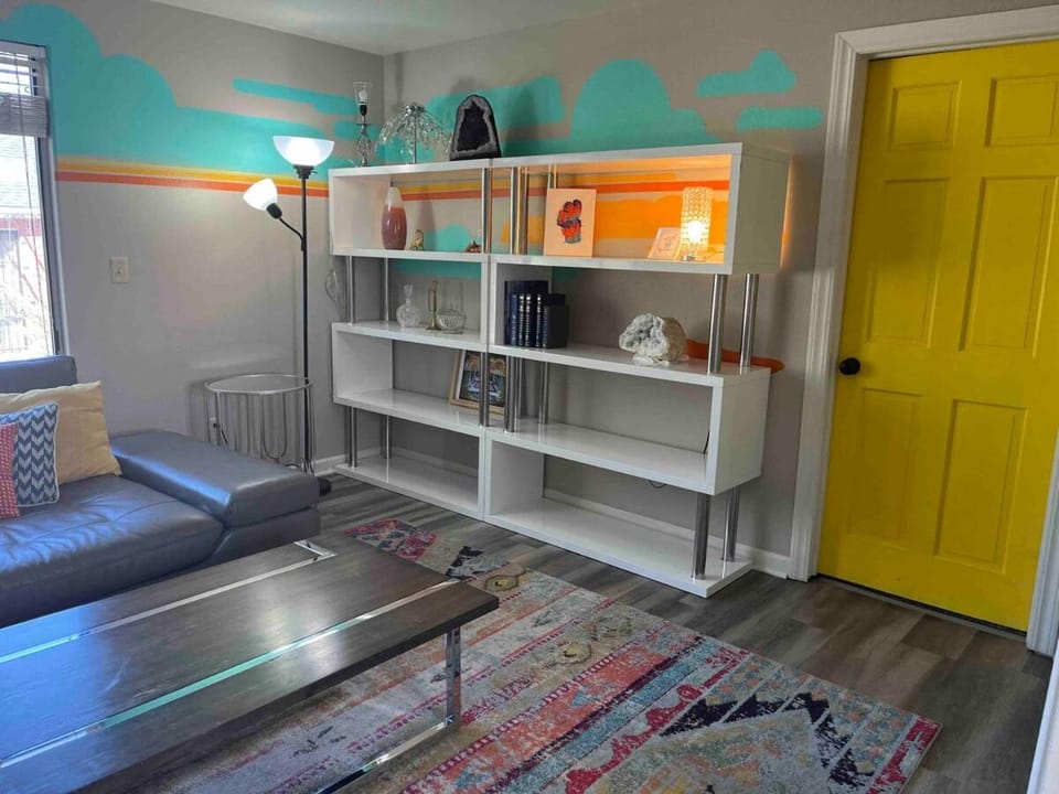 Huge home in Midtown! Immersive Art Loft House in Reno
