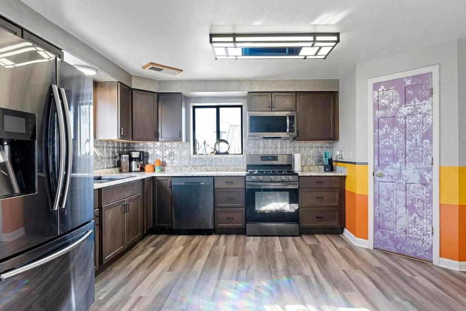 Huge home in Midtown! Immersive Art Loft House in Reno