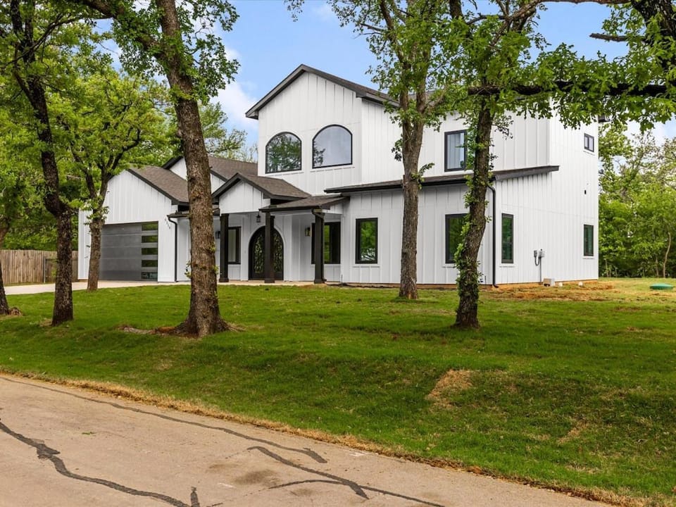 The White House with 2 Master Suites and 4 Private Baths House in Flower Mound