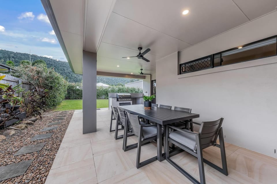 Patio, BBQ facilities, Mountain view