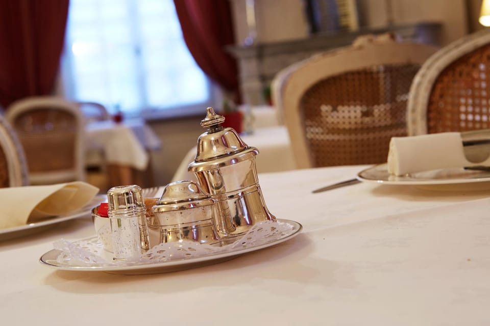 Coffee/tea facilities, Decorative detail