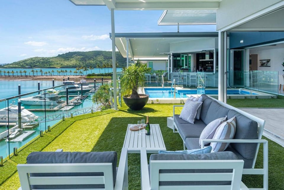 Penthouse with Private Pool and Ocean Views Apartment in Whitsundays