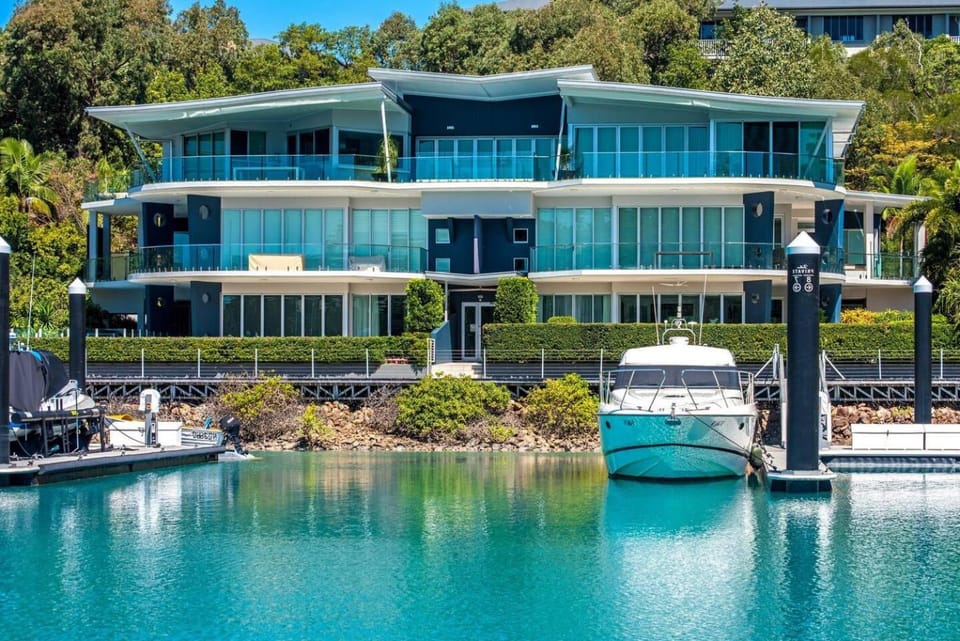 Penthouse with Private Pool and Ocean Views Apartment in Whitsundays