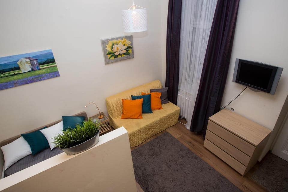 Living room, Photo of the whole room